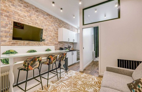Passerelle Apartment | Gare de Lyon 4BD - 4BTH apartment!