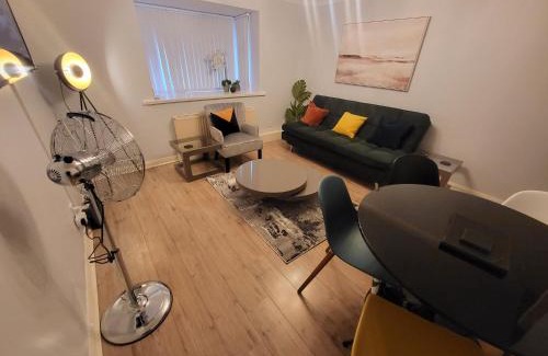 Greenwich Apartment | Garland Quantock House, London With Private Garden