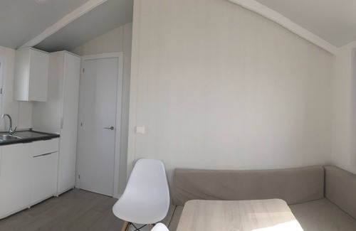 Pujaire House | Garnet 1