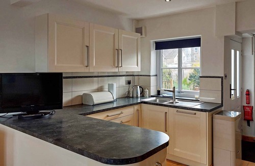 Barmouth Cottage | Garreg Wen (White Stone) family holiday home nr the beach