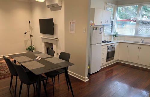 Coolbellup House | Garrys Cottage - home away from home