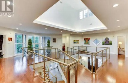 Vaughan Villa | Gated 7000 sq ft Mansion, 2.5 Acre Lot, Circular DriveWay, 15 car parking