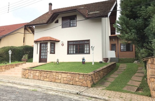 Centro House | Gated community house, 5 suites, 24-hour security, fireplace, barbecue, Wi-Fi.