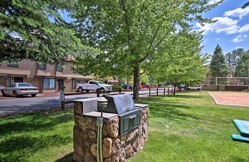 Pinetop Apartment | Gated Resort, Pool & Spa: Townhome in Pinetop!