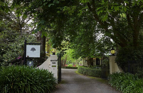 Sassafras Cottage | Gatehouse Cottage At Moulton Park Estate - Nestled amongst an extensive English inspired garden at the original Moulton Park.