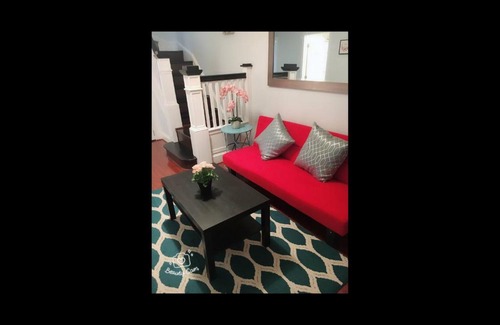 Charles Village House | Gateway en-suite bedroom only one bed next jhu