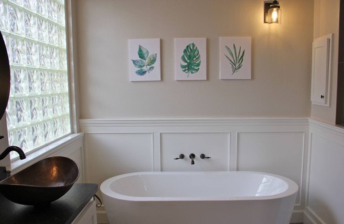 Cat Hollow House | Gathering Place with Heated Pool, Hot Tub and 7 Bedrooms