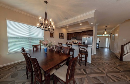 Oviedo House | Gator Mansion: Spacious 6-bedroom, 5-bath home, sleeps 12. Perfect for family gatherings.