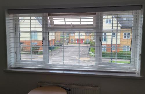 Crawley House | GATWICK ROOMs-TRAVEL SERVICE-AIRPORT PARKING