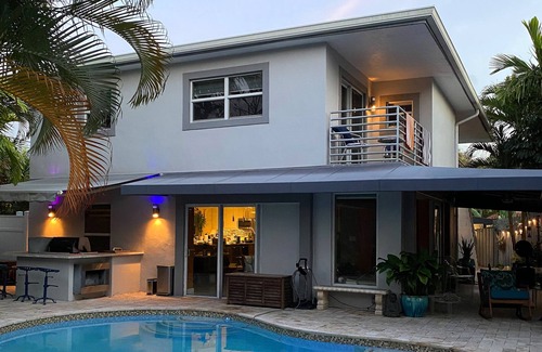 South Middle River House | Gay Men’s Private Pool Home, Pool View Apt. Walk To Wilton Manors.