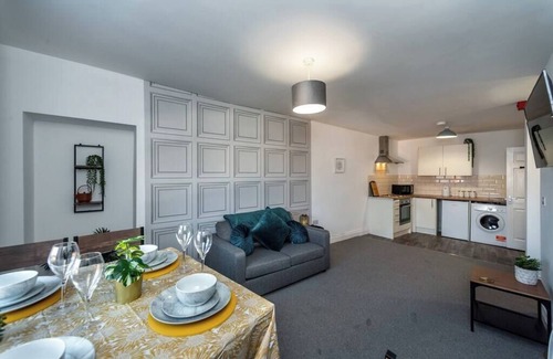 Neath Apartment | Fully Equipped Kitchen, Double room