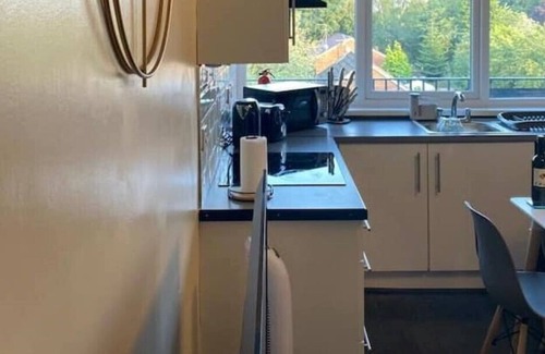 Sutton Coldfield Apartment | Relaxing serviced apartment with parking & Wi-Fi