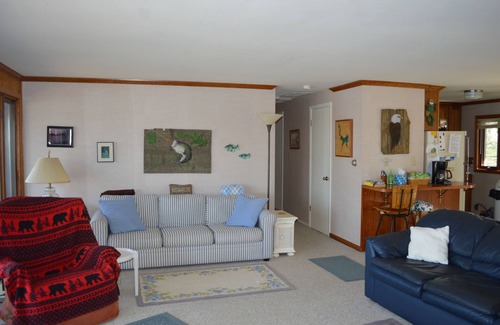 Fremont House | Gear up for spring: fish, kayak and relax!