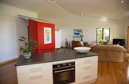 Mission Beach House | Gecko's Cottage - Absolute Beachfront