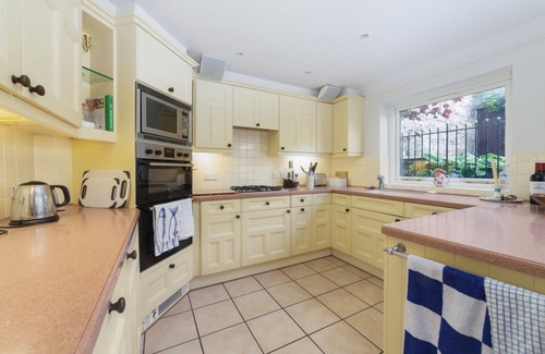 Castletown Cottage | Gee's Cottage - a seaside holiday cottage that sleeps 5 guests in 3 bedrooms