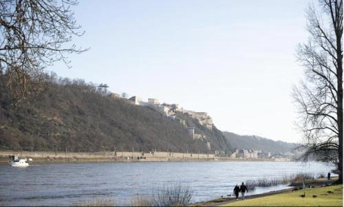 Neuendorf Apartment | Gemütliche Rheinblick Residenz