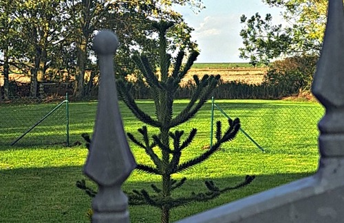 Neu Hauen House | Gemütliches Ferienhaus mit Whirlpool, Sauna und Garten mit Deichblick