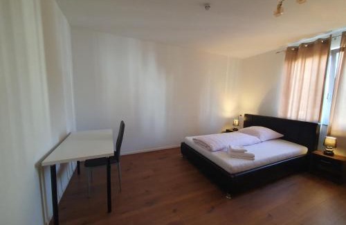 Oberstadt House | Gemütliches Privatzimmer mit französischem Doppelbett an der Universitätsklinik Mainz