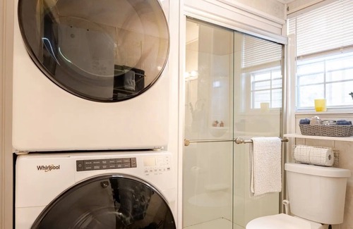 Stamford House | Gem by the water - Charming 2-bedroom house in fabulous Stamford with AC, WiFi