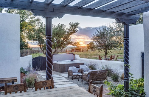 Taos House | Gem Hacienda-Taos, NM-Thanksgiving in a Luxe Home-9 bedrooms-Sleeps 30-Book Now!