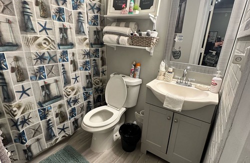 Spring House | Generac backup powered guesthouse with wash & dryer! Min from IAH.Hablo español.