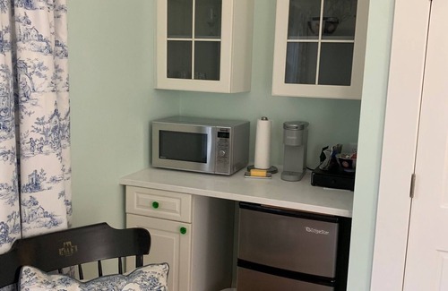 Edgartown Apartment | Generously-sized In-town Room Close To Everything In Edgartown Sleeps Two