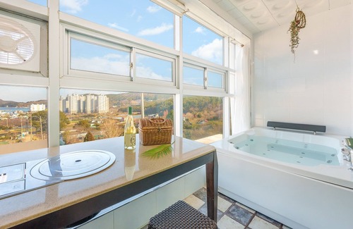 Irun-myeon House | Geoje Forest-morning Spa Pension