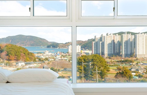 Irun-myeon House | Geoje Forest-morning Spa Pension