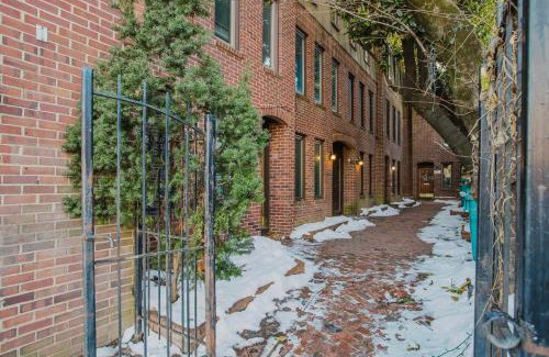 Georgetown Apartment | Georgetown 2br w wd nr Embassy Row nightlife WDC-705