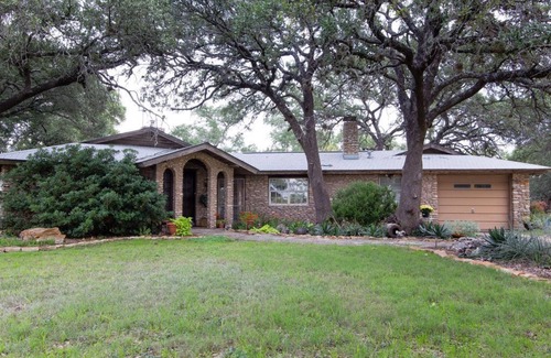 Georgetown House | Georgetown Square Minutes From Riverside, Countryside Farm Home, Family & Pets