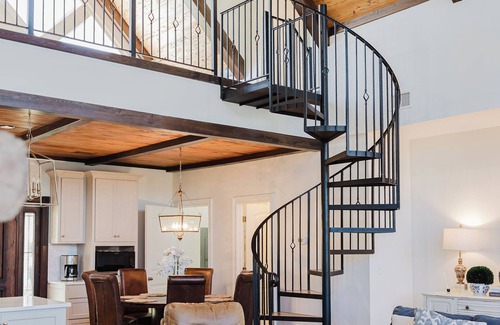 Jesup House | Georgia on My MindnCoastal farmhouse on 190 acres for total privacy - sleeps 12