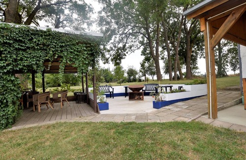 Boddin Apartment | Geräumige Ferienwohnung in Boddin mit Garten