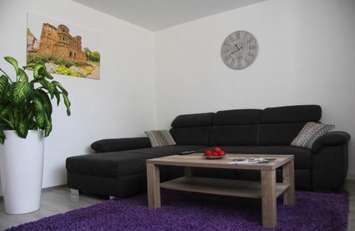 Mitte Apartment | Geräumige 4 Zimmer Wohnung an den Kaiserthermen