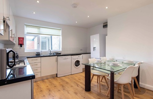 West Bridgford House | Gertrude House - Spacious 3BR Bungalow in Nottingham
