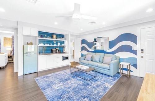 Siesta Key Apartment | Gertrude's Siesta | 1 min walk to Beach Path | Free Bikes, Boards & Trolley