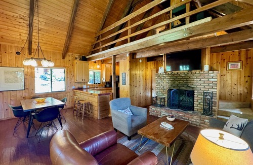 Idyllwild Cabin | Get a Peaceful, Easy Feeling at Naughty Pines/Read Our Reviews!