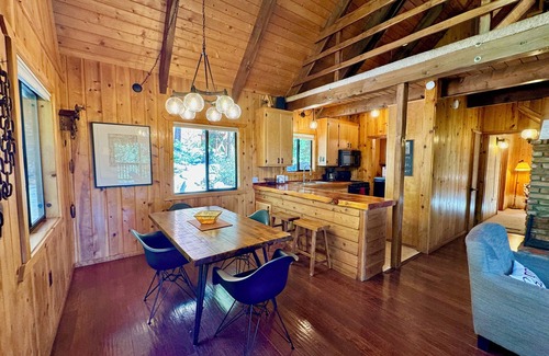 Idyllwild Cabin | Get a Peaceful, Easy Feeling at Naughty Pines/Read Our Reviews!