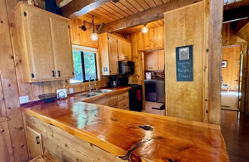 Idyllwild Cabin | Get a Peaceful, Easy Feeling at Naughty Pines/Read Our Reviews!