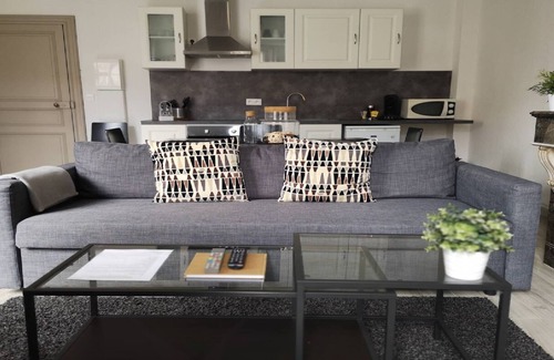 Revel Apartment | GET APARTMENT ★ BRIGHT ★ SPACIOUS ★ WIFI