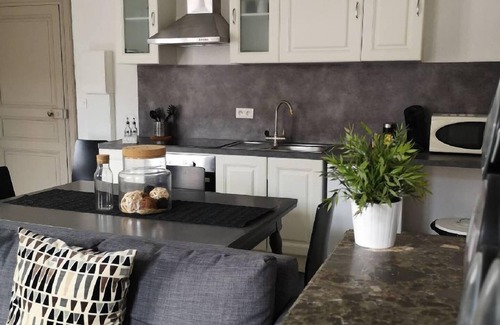 Revel Apartment | GET APARTMENT ★ BRIGHT ★ SPACIOUS ★ WIFI