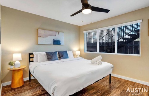 Hancock Apartment | Get Comfy! Memory Foam Beds & Tub in Central ATX