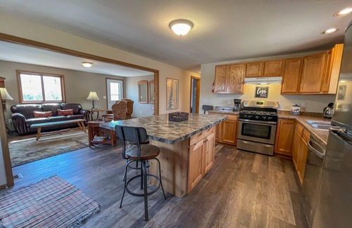 Tofte House | Get cozy in this quaint, cozy cottage in the woods!