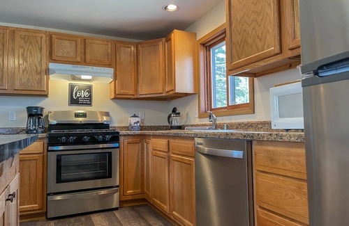 Tofte House | Get cozy in this quaint, cozy cottage in the woods!