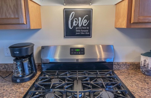 Tofte House | Get cozy in this quaint, cozy cottage in the woods!