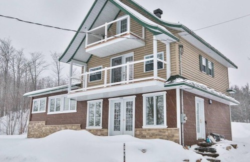 Mauricie Ski Chalet | Get lost in Grandes-Piles Cozy modern chalet View on St-Maurice River
