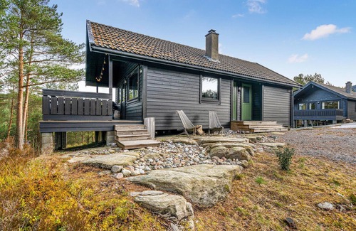 Valevag House | Get ready for a great vacation by the fjord.