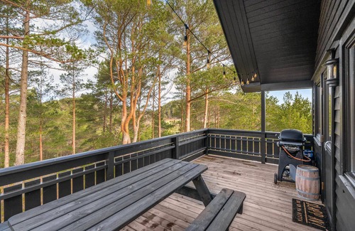 Valevag House | Get ready for a great vacation by the fjord.