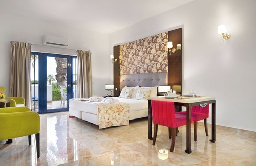 Oura Hotel | Get Ready for Blissful Getaway! 4 Homely Units, Pool or Sea View, Kitchenettes!