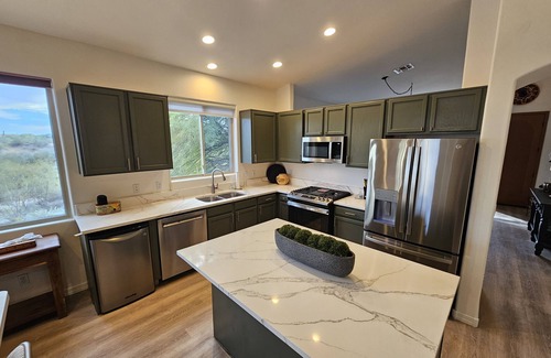 Tucson House | Getaway Desert Oasis with Pool, Hot Tub, Privacy, Stunning Views !