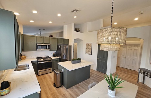 Tucson House | Getaway Desert Oasis with Pool, Hot Tub, Privacy, Stunning Views !